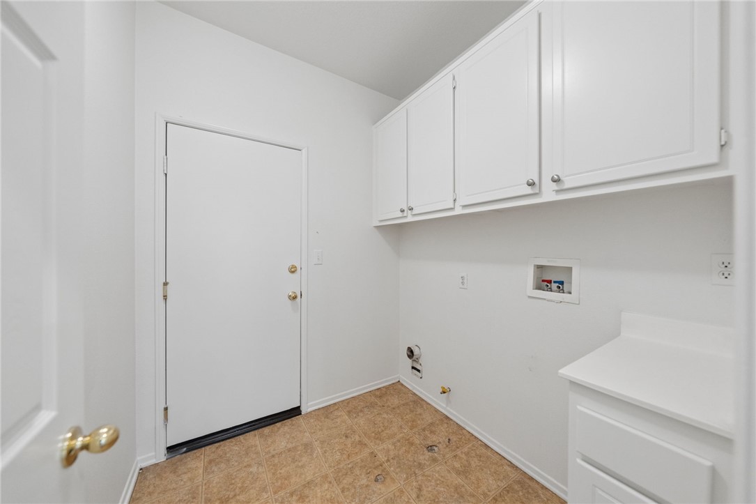 31196 Palomar Road Menifee, CA 92584 - Photo 23 of 34 Laundry room