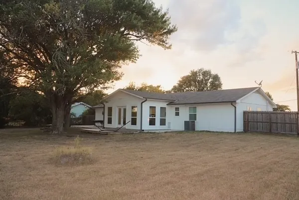 $300,000 | 913 Seventh Street, Lexington, TX 78947