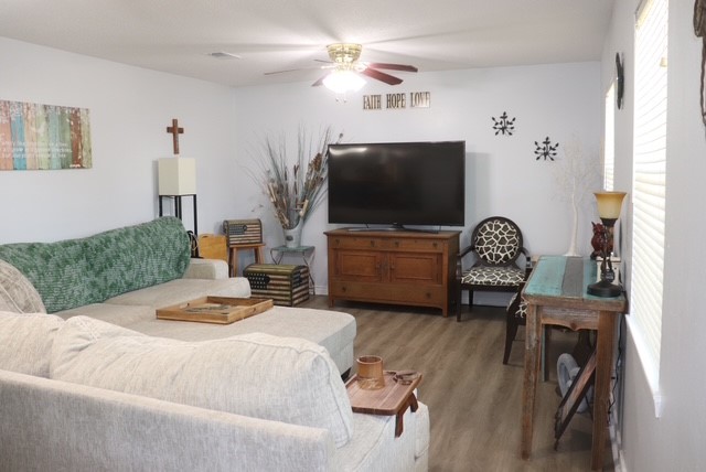 913 Seventh Street Lexington, TX 78947 - Photo 12 of 34