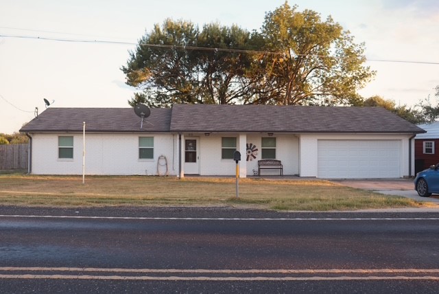 913 Seventh Street Lexington, TX 78947 - Photo 2 of 34