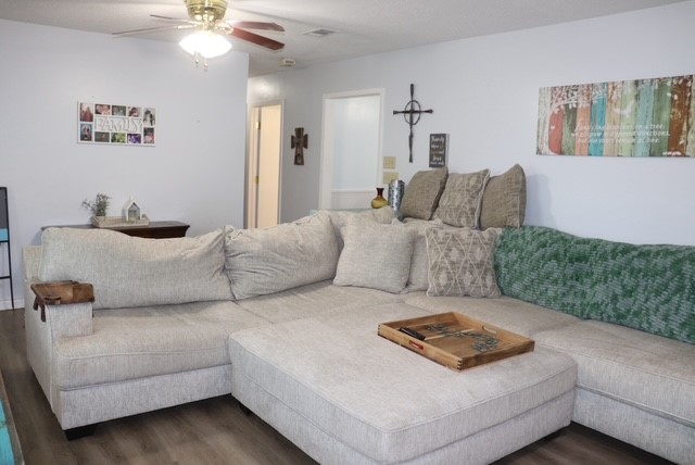 913 Seventh Street Lexington, TX 78947 - Photo 3 of 34