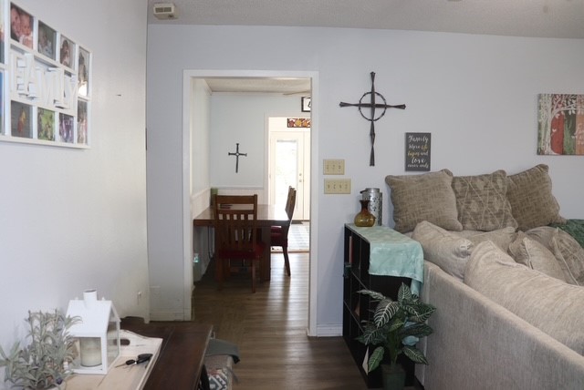 913 Seventh Street Lexington, TX 78947 - Photo 4 of 34