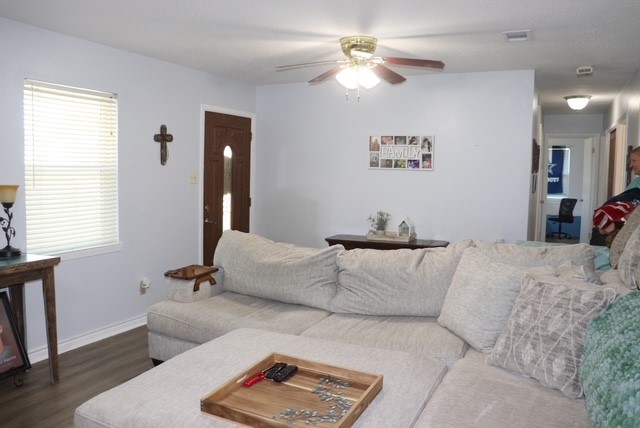 913 Seventh Street Lexington, TX 78947 - Photo 7 of 34
