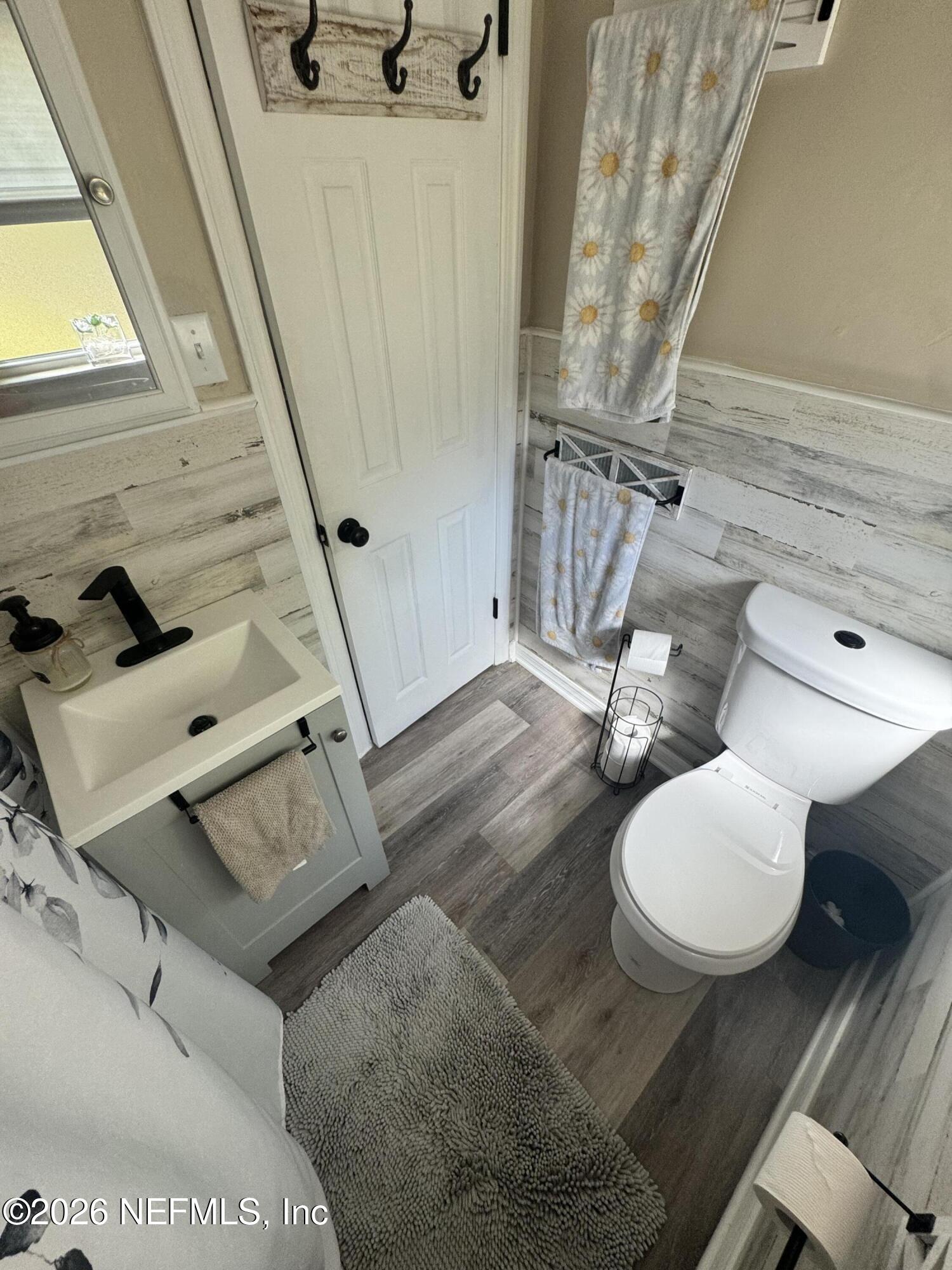 113 Stock Avenue Interlachen, FL 32148 - Photo 14 of 50 a bathroom with a toilet sink and mirror