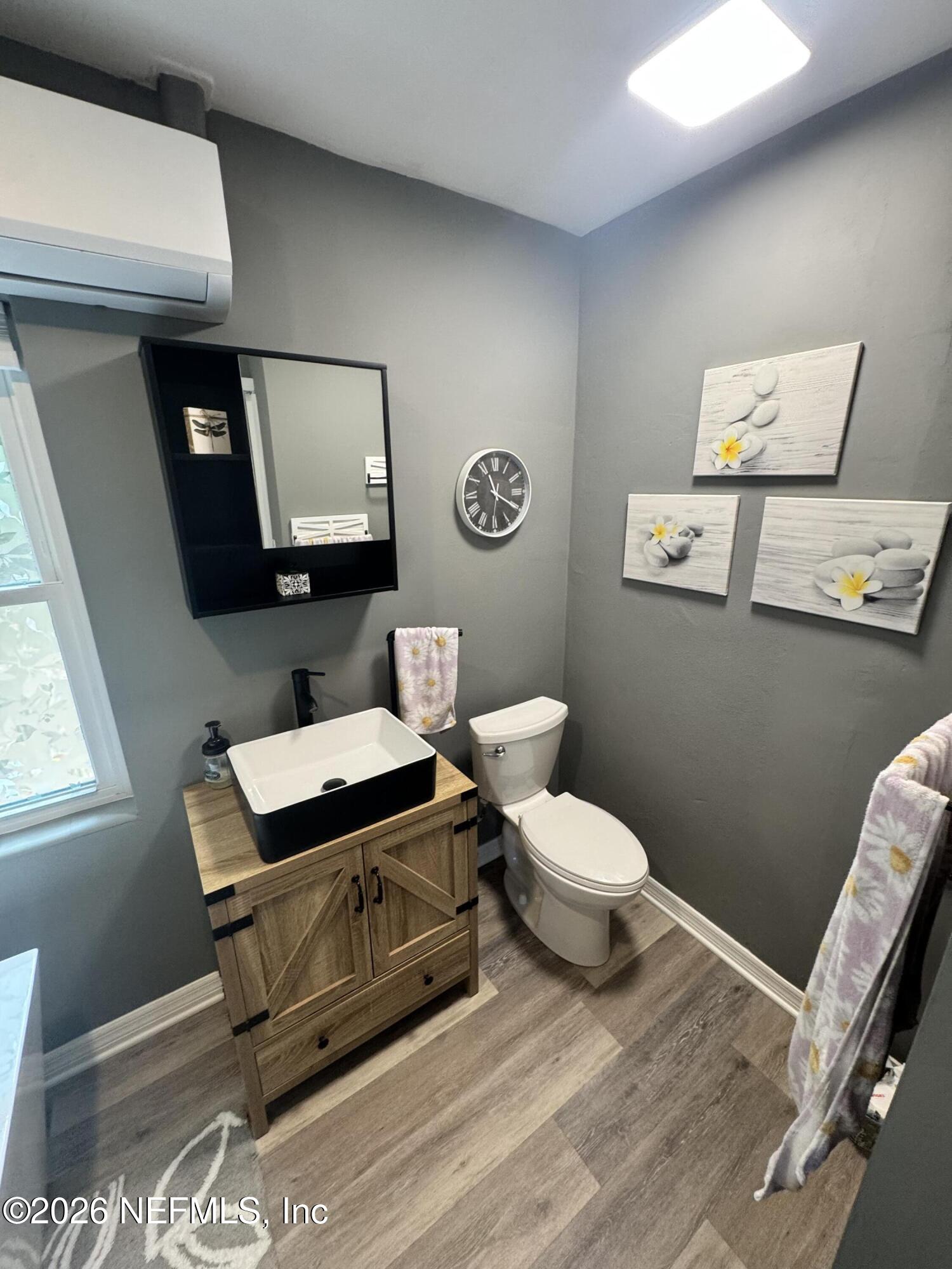 113 Stock Avenue Interlachen, FL 32148 - Photo 23 of 50 a bathroom with a toilet a sink and mirror