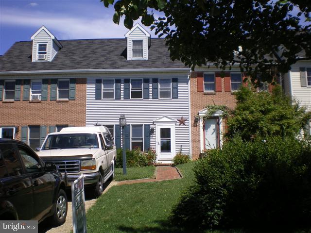 382 Cardinal Road Lititz, PA 17543 - Photo 1 of 6