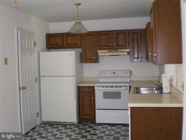 382 Cardinal Road Lititz, PA 17543 - Photo 3 of 6