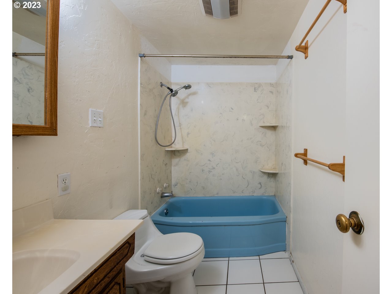 29853 Jarding Road Eugene, OR 97405 - Photo 20 of 30 a bathroom with a sink a toilet and a shower