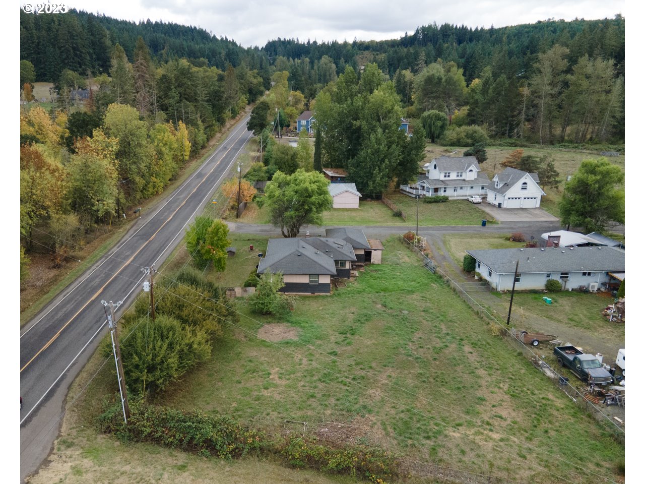 29853 Jarding Road Eugene, OR 97405 - Photo 25 of 30 a view of a garden with a lake