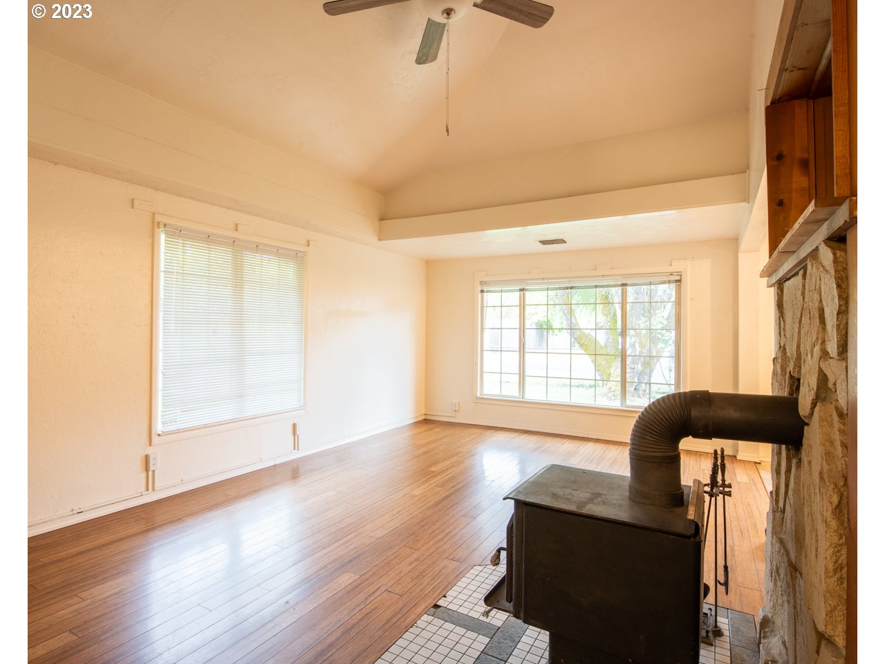 29853 Jarding Road Eugene, OR 97405 - Photo 3 of 30 a living room with furniture and a window