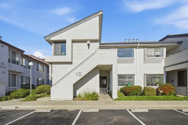 a picture of a wall with a white wall and a white wall