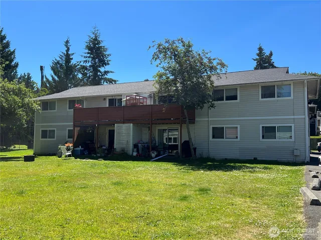 a view of a house with yard and tree s