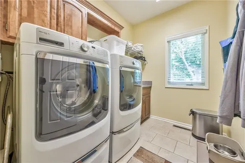 $575,000 | 6424 West 100th Terrace, Overland Park, KS 66212