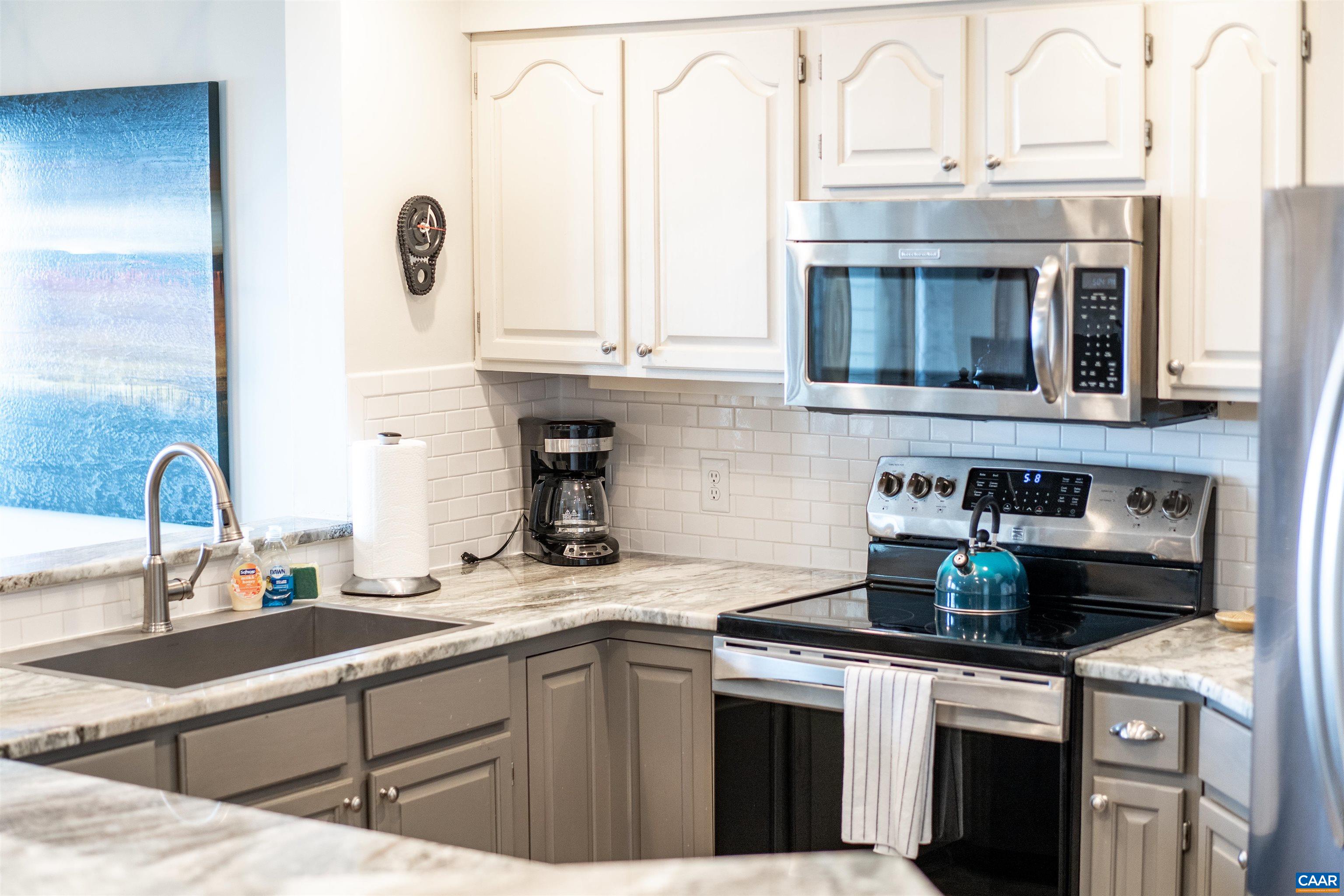 1581 Vistas Roseland, VA 22967 - Photo 18 of 53 a kitchen with stainless steel appliances granite countertop a stove and a sink