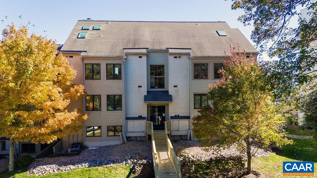 1581 Vistas Roseland, VA 22967 - Photo 50 of 53 front view of a house with a street