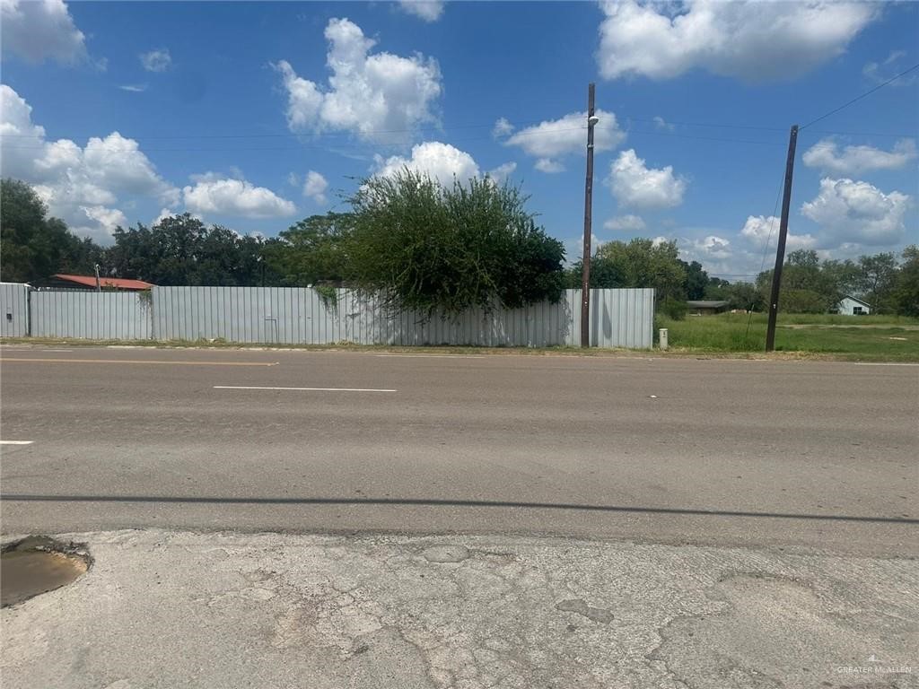 711 East Rice Street Falfurrias, TX 78355 - Photo 7 of 11 a backyard of a house