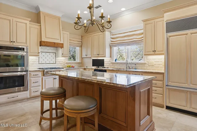 $965,000 | 114 Meadowbrook North, Jackson, MS 39211