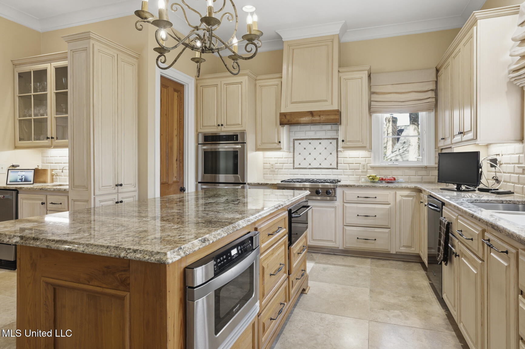 114 Meadowbrook North Jackson, MS 39211 - Photo 27 of 46 114 Meadowbrook N-25