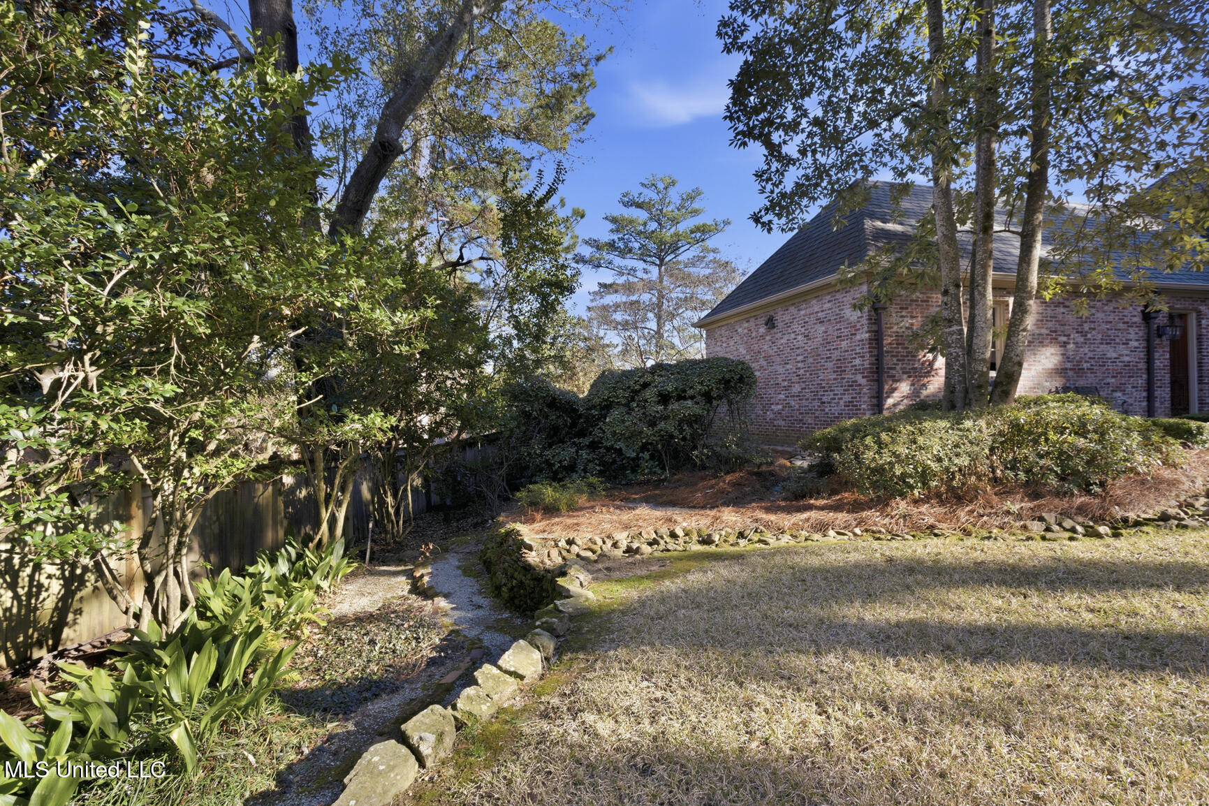 114 Meadowbrook North Jackson, MS 39211 - Photo 46 of 46 114 Meadowbrook N-44