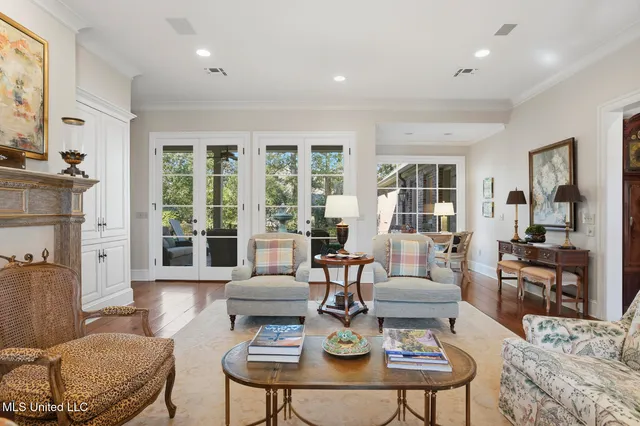 $965,000 | 114 Meadowbrook North, Jackson, MS 39211