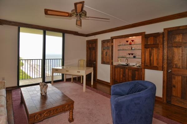 400 South Beach Road, Unit 1101 Jupiter, FL 33469 - Photo 17 of 24 Den with Wet Bar