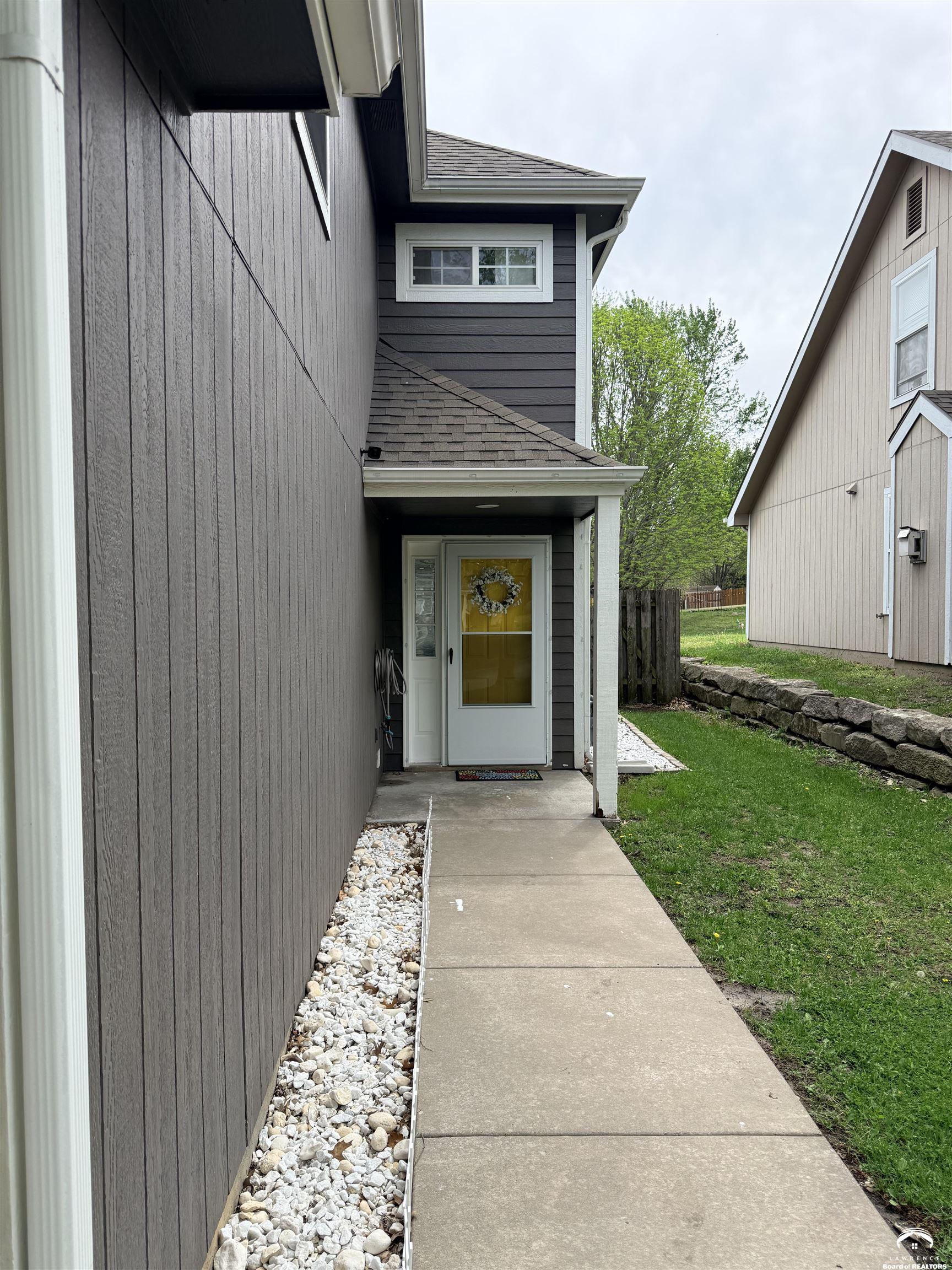 3513 Field Stone Court Lawrence, KS 66049 - Photo 3 of 27