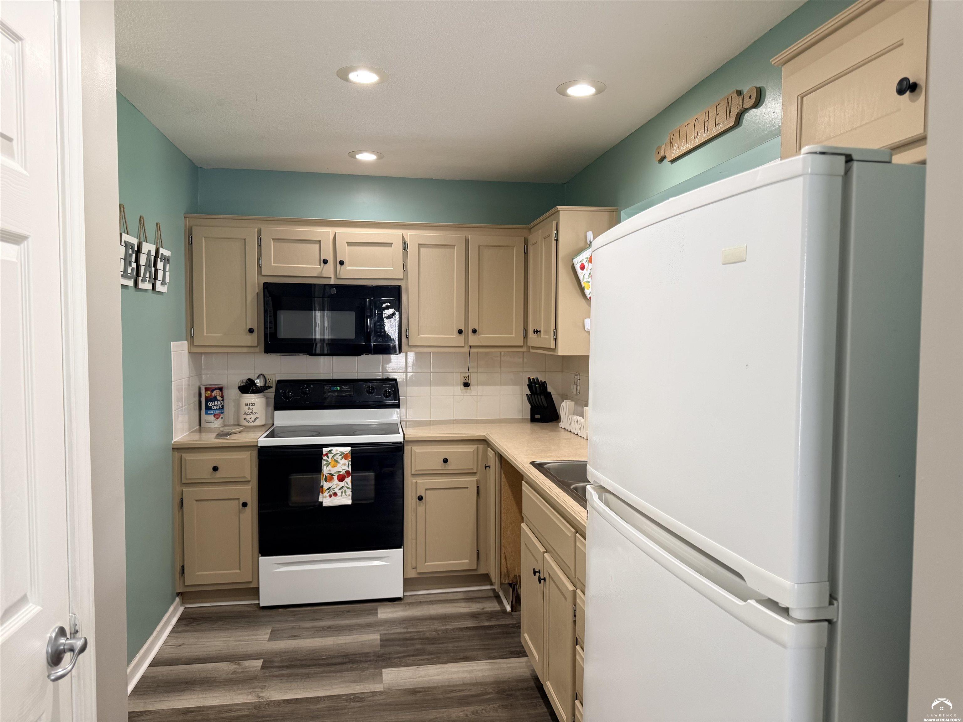 3513 Field Stone Court Lawrence, KS 66049 - Photo 10 of 27