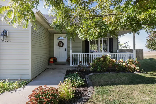 $325,000 | 2223 Bracebridge Road, Bloomington, IL 61705