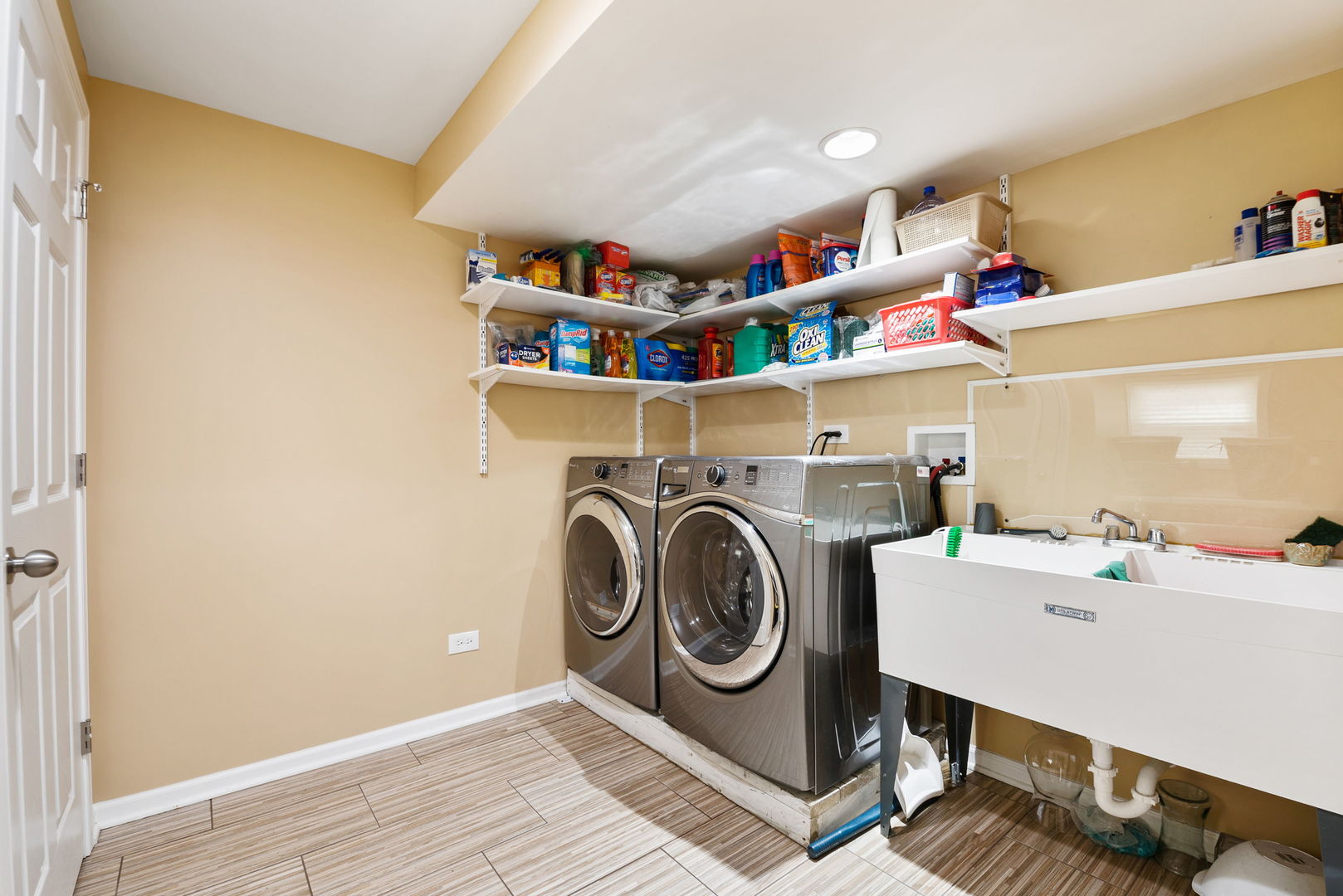 1612 Percy Lane Itasca, IL 60143 - Photo 18 of 20 a utility room with dryer and washer
