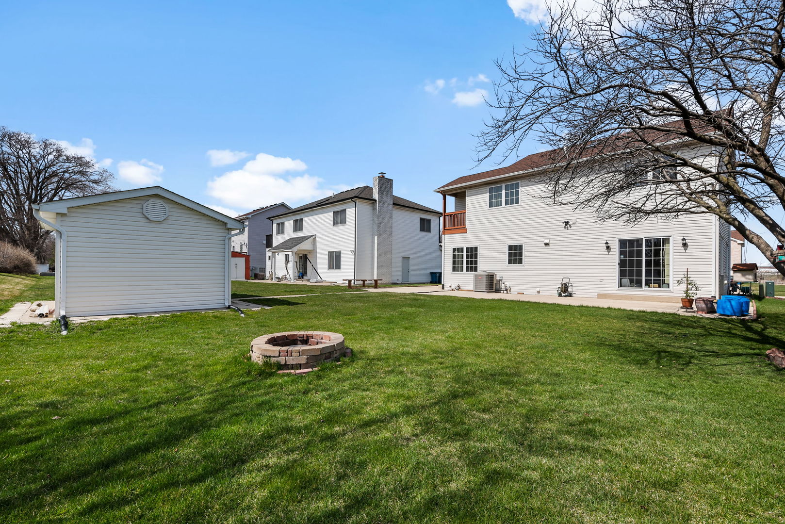 1612 Percy Lane Itasca, IL 60143 - Photo 20 of 20 a white house sitting in the middle of a big yard