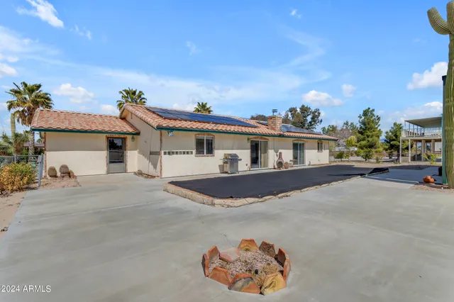 a view of parking garage with a garage