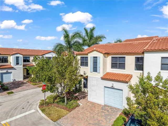 $3,800 | 20927 Northwest 1st Street, Pembroke Pines, FL 33029