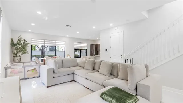 $3,800 | 20927 Northwest 1st Street, Pembroke Pines, FL 33029