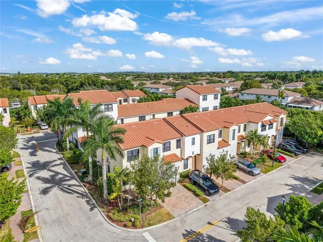 $3,800 | 20927 Northwest 1st Street, Pembroke Pines, FL 33029