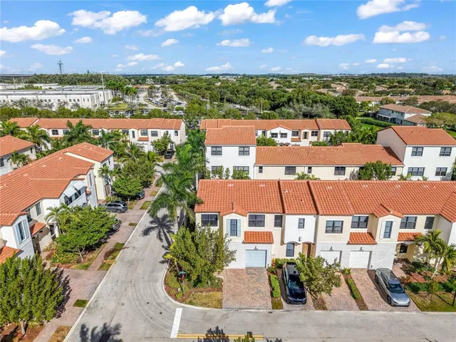 $3,800 | 20927 Northwest 1st Street, Pembroke Pines, FL 33029