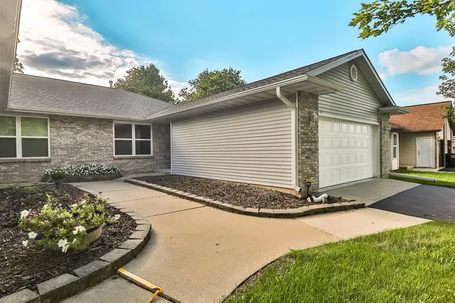 $219,900 | 621 Grove Street, Pecatonica, IL 61063