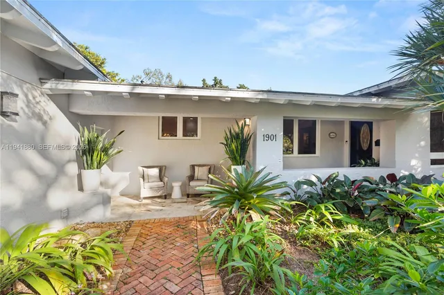 $3,498,000 | 1901 Country Club Prado, Coral Gables, FL 33134