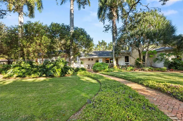 $3,498,000 | 1901 Country Club Prado, Coral Gables, FL 33134