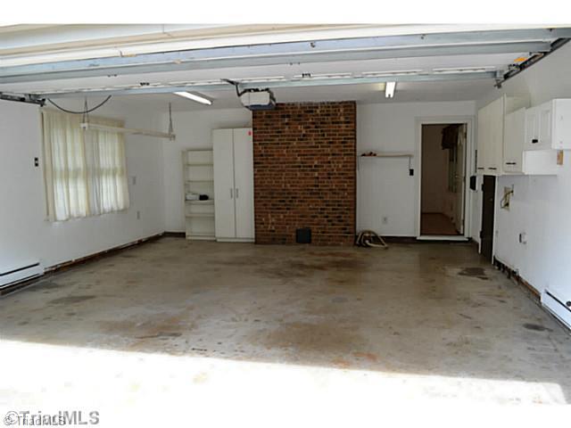 810 Halsbrook Road Greensboro, NC 27406 - Photo 11 of 12 Parking Lot/Garage.