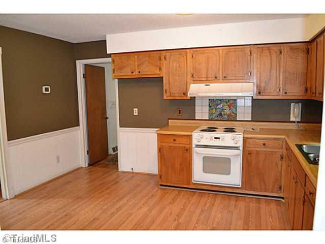 810 Halsbrook Road Greensboro, NC 27406 - Photo 7 of 12 Kitchen.