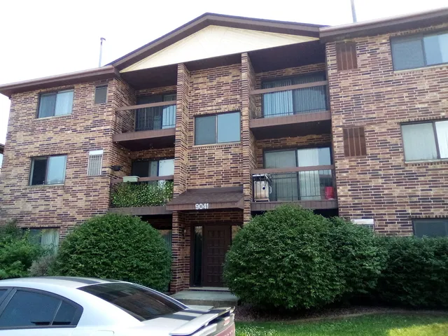 $1,950 | 9041 Orland Court, Unit 203, Orland Park, IL 60462