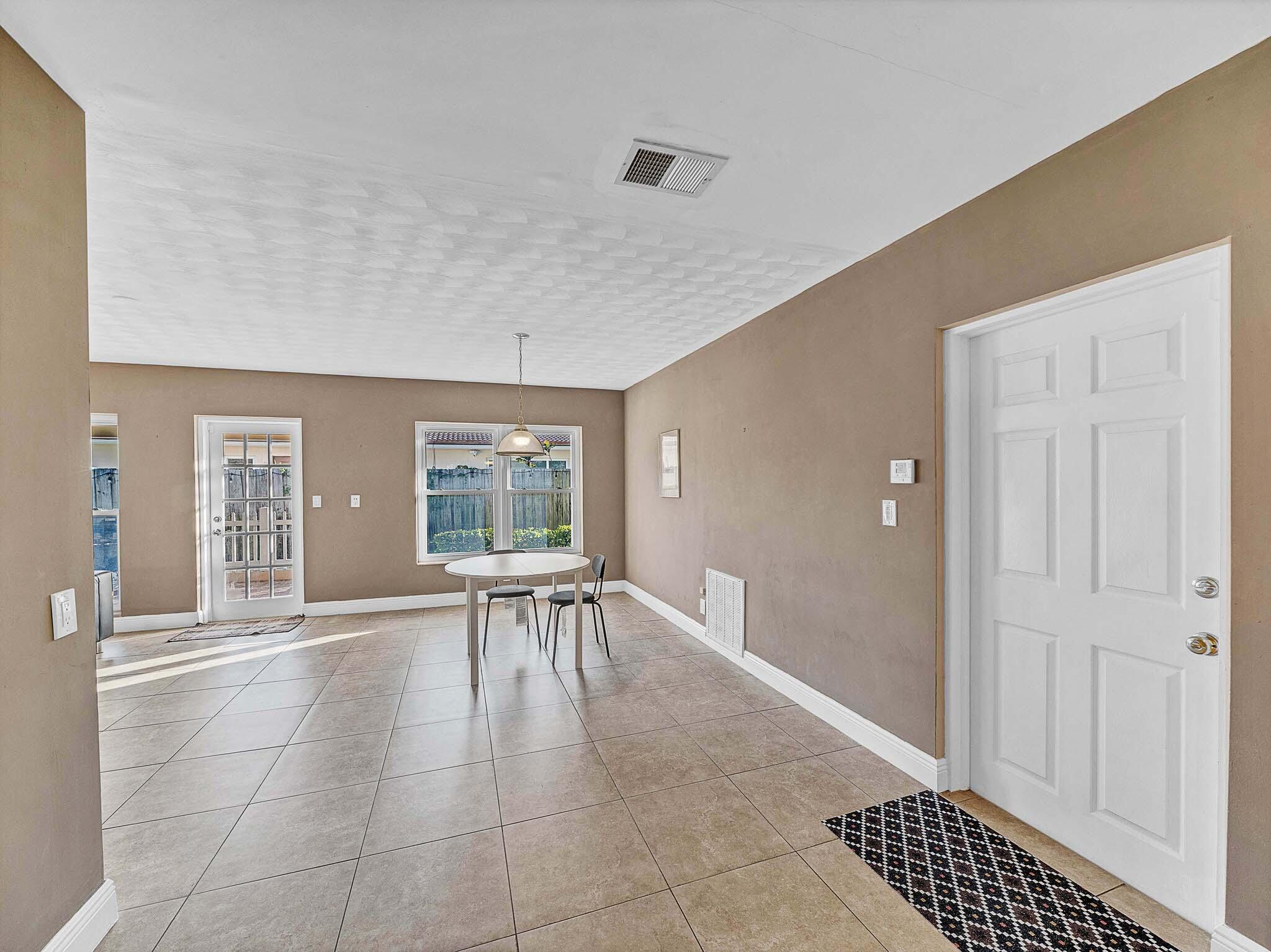 2750 Southeast 3rd Street Pompano Beach, FL 33062 - Photo 12 of 55 6 Garage (01)_1