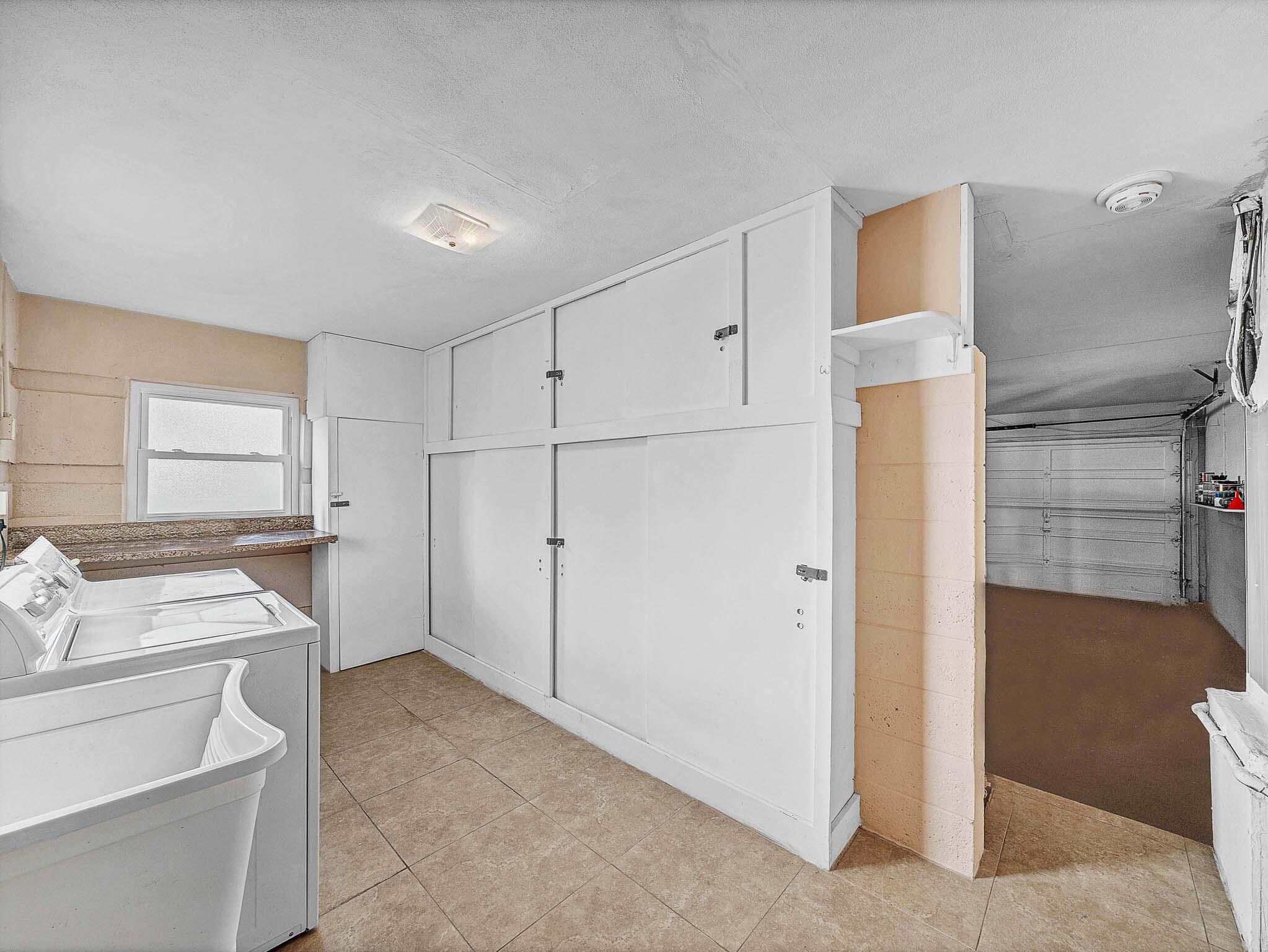 2750 Southeast 3rd Street Pompano Beach, FL 33062 - Photo 15 of 55 7B Laundry Room (2)_1