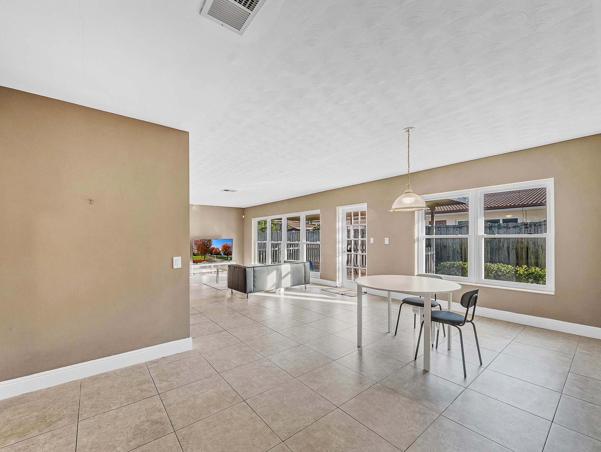 2750 Southeast 3rd Street Pompano Beach, FL 33062 - Photo 18 of 55 9 Breakfast Nook_1