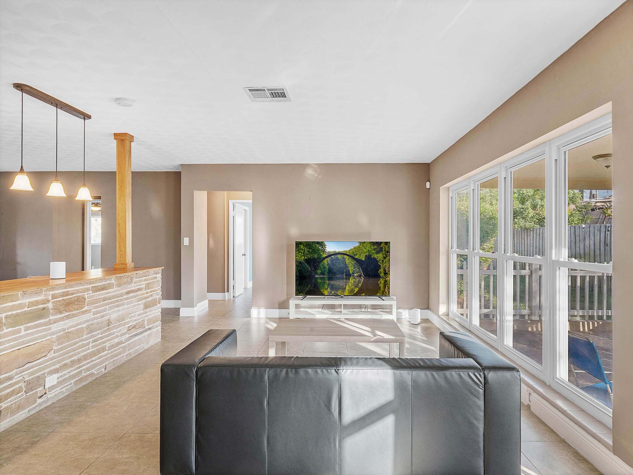 2750 Southeast 3rd Street Pompano Beach, FL 33062 - Photo 29 of 55 14 Family Area (2)_1