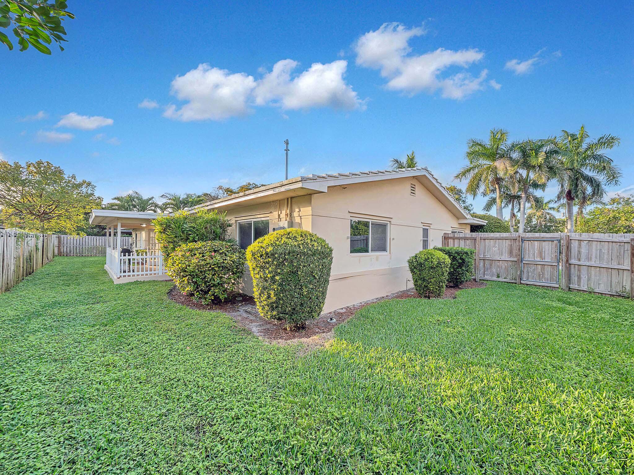 2750 Southeast 3rd Street Pompano Beach, FL 33062 - Photo 38 of 55 12 Backyard (4)_1