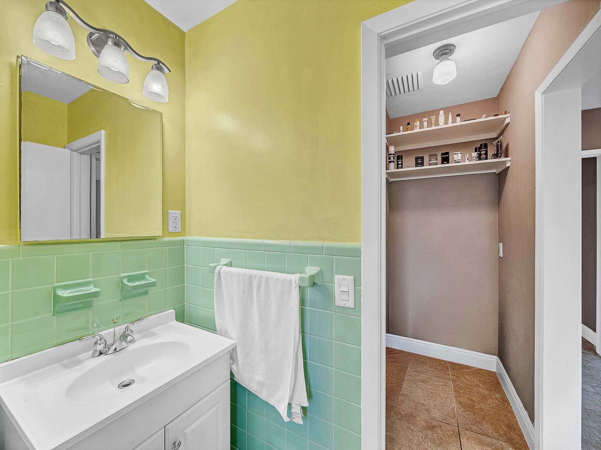 2750 Southeast 3rd Street Pompano Beach, FL 33062 - Photo 45 of 55 20 Primary Bathroom (2)_1