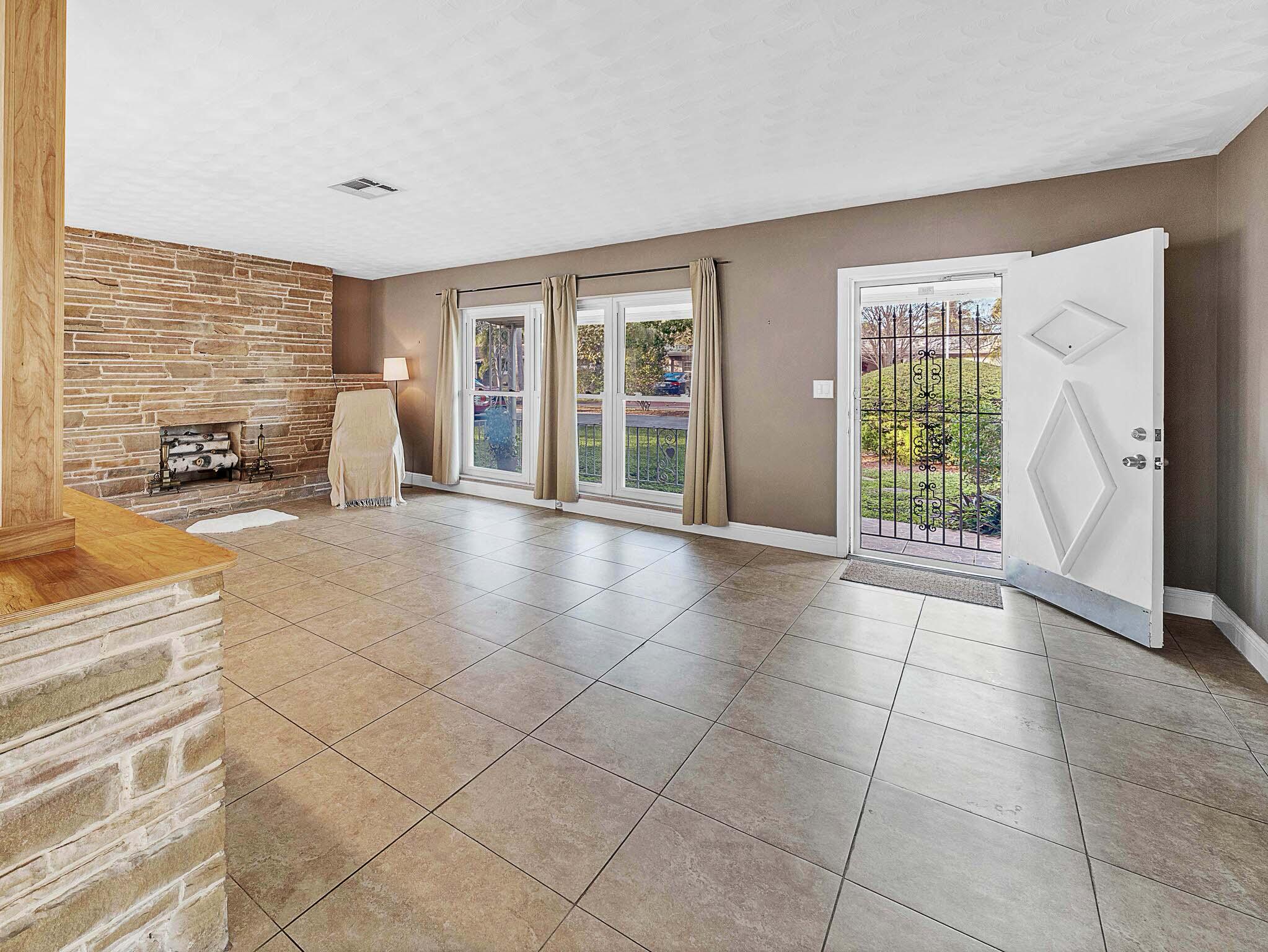 2750 Southeast 3rd Street Pompano Beach, FL 33062 - Photo 50 of 55 22 Living Area (2)_1