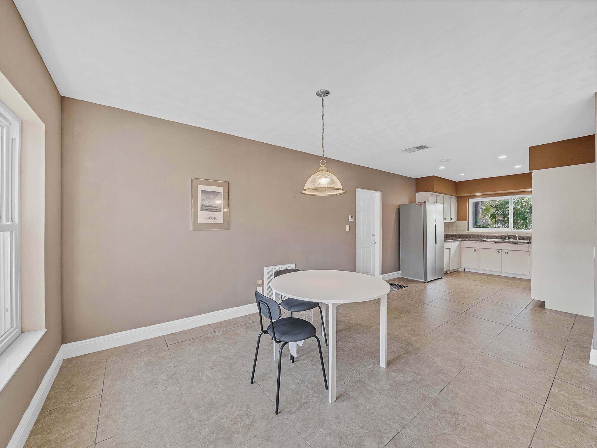 2750 Southeast 3rd Street Pompano Beach, FL 33062 - Photo 7 of 55 4 Breakfast Nook (2)_1