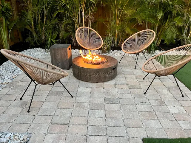 a table with chairs and a lamp